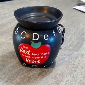 Scentsy Retired Teacher Fragrance Warmer with Peachy